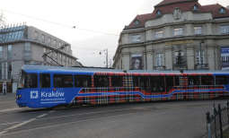 Tartanowy tramwaj już na ulicach Krakowa