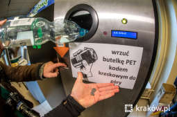 W Krakowie stanął automat do recyklingu plastikowych butelek