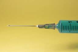 Dodatkowe zapisy na szczepienia przeciw grypie dla seniorów 