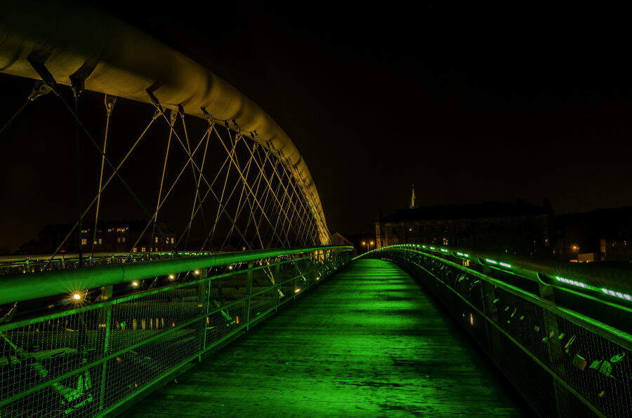 Kraków podświetlony na zielono