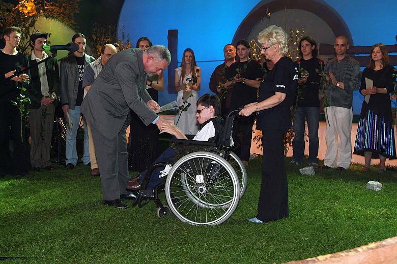 Nagrody z rąk Prezydenta odebrali również laureaci Konkursu Piosenki Artystów Niepełnosprawnych "Niebieskie marzenia".