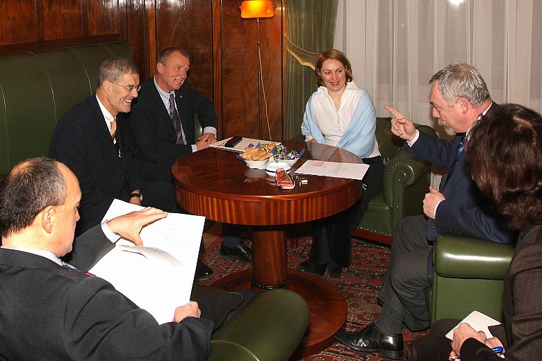 Podczas spotkania obecny był również Thomas Glaser, Konsul Generalny Republiki Federalnej Niemiec w Krakowie (na pierwszym plani