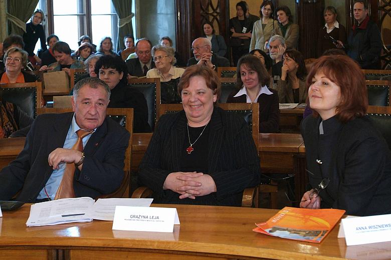Od lewej: Zbigniew Lach, Przewodniczący Komisji Sportu 
i Turystyki RMK, Grażyna Leja, Pełnomocnik Prezydenta Miasta ds. Turyst