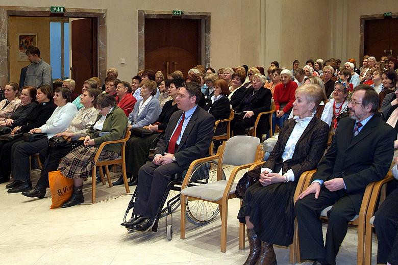 Spotkanie zorganizowane zostało z okazji Dnia Kobiet. 
Wzięli w nim udział m.in. przedstawiciele władz Krakowa.