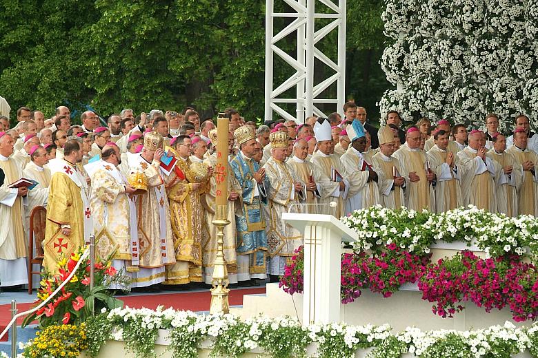 Razem z Benedyktem XVI mszę św. koncelebrowało około 1900 duchownych z 16 krajów.