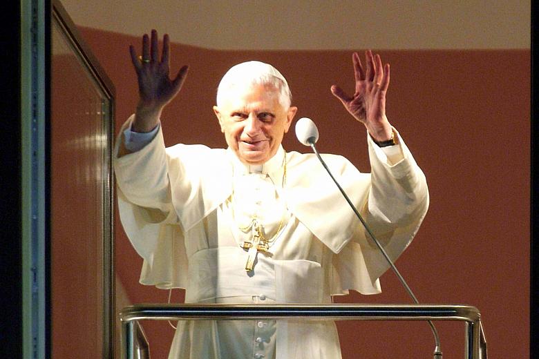 Benedykt XVI podtrzymał tradycję spotkań wiernych 
z Janem Pawłem II przy Franciszkańskiej 3.