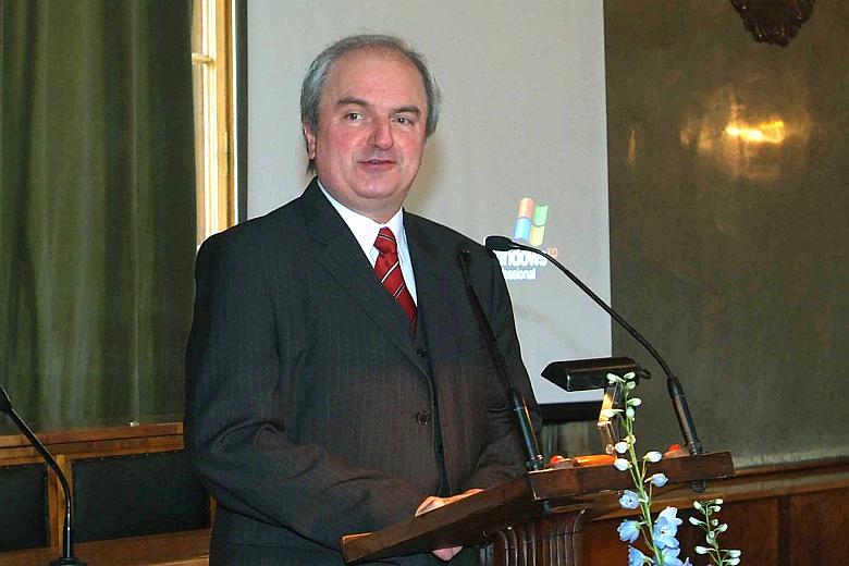 W Sympozjum uczestniczył Jerzy Albin,
Główny Geodeta Kraju.