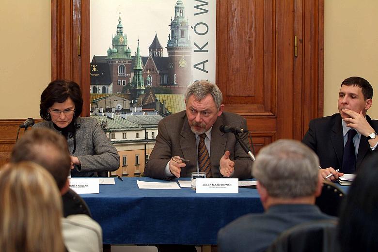 W konferencji prasowej na temat zmian w schemacie organizacyjnym Urzędu Miasta Krakowa wzięli udział Jacek Majchrowski, Prezyden