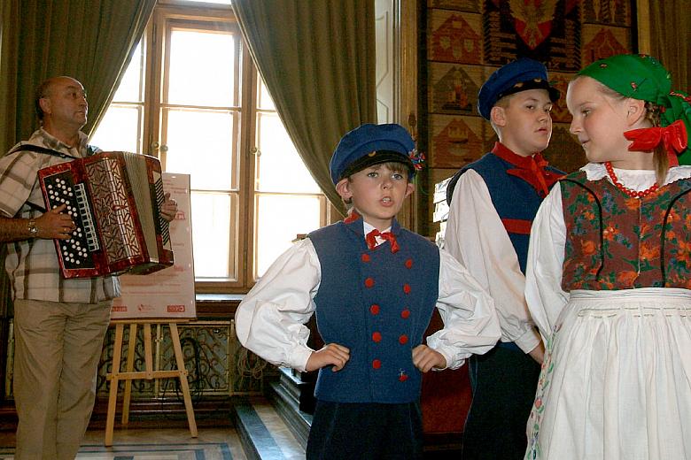 Patronat nad XVI Międzynarodowym Festiwalem Dziecięcych i Młodzieżowych Zespołów Folklorystycznych objęła Rada Miasta Krakowa.