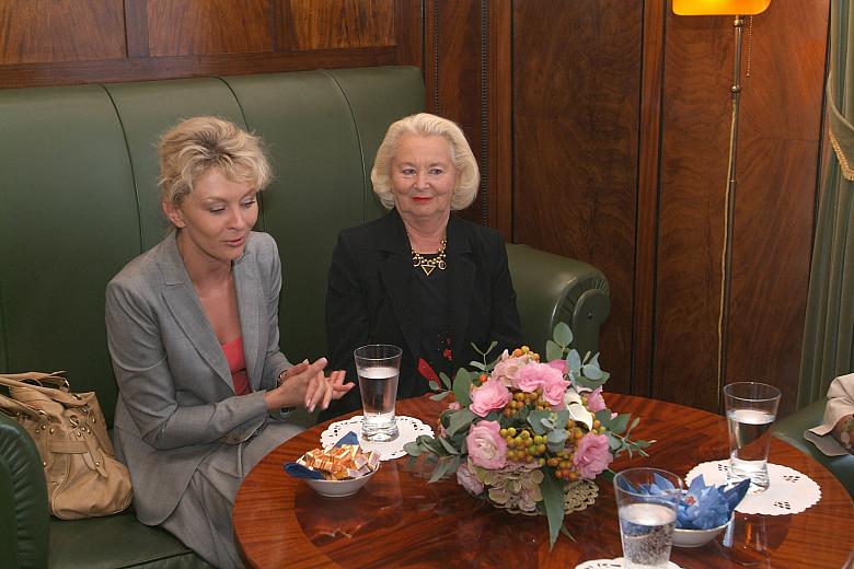 W wizycie uczestniczyła również hrabina Olga Lallerstedt z Tyszkiewiczów w towarzystwie Katarzyny Pluty, reprezentującej Krakow 