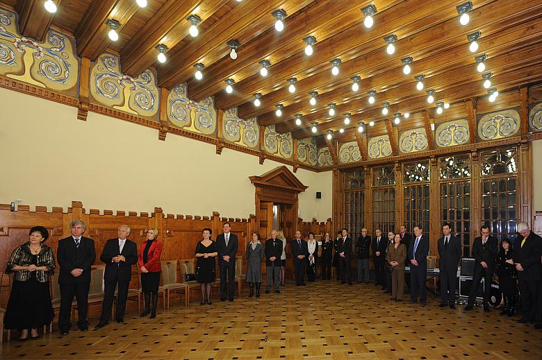 Pzremówień wysłuchał, zgromadzony w krakowskim magistracie, w sali noszącej imię prezydenta Lea, krakowski korpus konsularny.