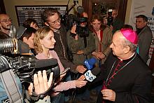 Arcybiskup został poproszony o krótką wypowiedź dla mediów.