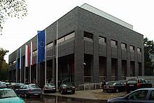 Nowoczesne centrum kongresowe, tak bardzo potrzebne Krakowowi, udało się otworzyć po dwóch latach od rozpoczęcia budowy. 
Zbudo