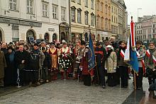 Druga część uroczystości odbyła się przy pomniku Adama Mickiewicza na płycie Rynku Głównego. 
