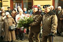 Wiązanki złożyli także przedstawiciele  Wojska Polskiego.