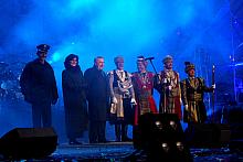 Tuż przed północą na scenie pojawił się Prezydent Miasta Krakowa Jacek Majchrowski 
wraz z małżonką.