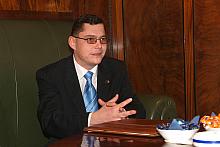 Gabriel Constantin Bârtaş rozpoczął swoją misję dyplomatyczną w Polsce
 w 2006 roku. W latach 1997-2001 był Trzecim Sekretarzem