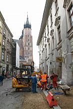 Na ul. Floriańskiej w Krakowie rozpoczęto pierwsze prace związane z przebudową nawierzchni. 