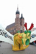 Paradę od sześciu lat organizuje 
Teatr Lalki, Maski i Aktora 
GROTESKA w Krakowie.