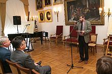 Zaproszonych gości powitał Michał Niezabitowski, dyrektor Muzeum Historycznego Miasta Krakowa.
