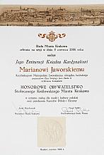 Akt nadania Honorowego Obywatelstwa Stołecznego Królewskiego Miasta Krakowa Księdzu Kardynałowi 
Marianowi Jaworskiemu.