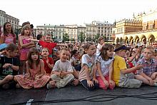 Widowisko na scenie przed Wieżą Ratuszową jak zwykle najwięcej emocji wzbudzało wśród najmłodszych.