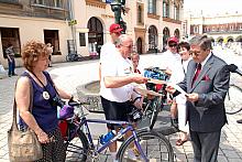 Przesłanie do prezydentów Lublina, Brześcia i Wilna, miast które odwiedzą rowerzyści, w imieniu Prezydenta Miasta Krakowa uczest