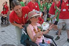 Z podkrakowskich Piekar przyjechali do Krakowa niepełnosprawni uczestnicy XXIII Międzynarodowego Obozu Zakonu Maltańskiego. 
