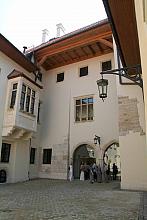 Dawna siedziba biskupa płockiego, wielkiego humanisty i mecenasa sztuki została starannie odnowiona. Wzbogaciła się także o nowy