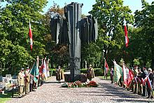 Uroczystość odbyła sie przy pomniku Żołnierzy Września 1939 "Armii Kraków"  na cmentarzu Rakowickim w Krakowie.