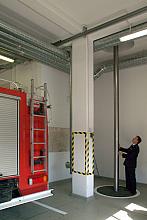 Wyślizg, typowy element wyposażenia budynku straży pożarnej.