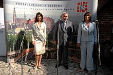 Następnie odbyła się konferenacja prasowa w Barbakanie, w której wzięły udział, obok Prezydenta Majchrowskiego, Miss World 2005 