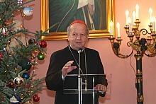 Ks. Stanisław Kardynał Dziwisz, Arcybiskup Metropolita Krakowski, jako jeden z pierwszych złożył gratulacje Ks. Franciszkowi Kar