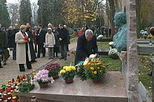 Nowy grób i świeże wspomnienia. Prezydent złożył kwiaty na grobie Marka Grechuty, jednej z tych Postaci, które w drugiej połowie