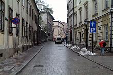 Krakowskie ulice - przez wiele dziesiątków lat zaniedbane, pełne ahistorycznych elementów - odzyskują dziś szlachetny wygląd, kt