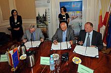 Pomiędzy Miastem Krakowem i Województwem Małopolskim podpisane zostało porozumienie dotyczące budowy Centrum Kongresowego. 
Jeg