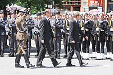 W południe, gdy przebrzmiał Hejnał Mariacki, na krakowski Rynek Główny wkroczył premier RP Donald Tusk w asyście ministra Bogdan