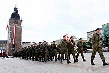 Tego dnia stary krakowski Rynek Główny był świadkiem ostatniej takiej przysięgi wojskowej. Wymaganiom, jakie przed siłami zbrojn