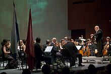 Następnie rozpoczęła swój koncert Sinfonietta Cracovia pod dyrekcją Krzysztofa Pendereckiego. 