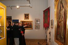 Na wystawie w Krzysztoforach zgromadzono pamiątki obrazujące "drogę" Polski i Krakowa do Stolicy Apostolskiej.
