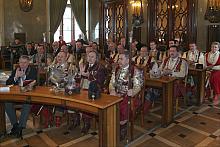 Wsród licznie zgromadzonych gości w sali Obrad Rady Miasta Krakowa, uwagę zwracali Bracia Kurkowi ubrani w tradycyjne stroje.