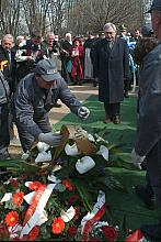 Prezydent Miasta Krakowa Jacek Majchrowski złożył kwiaty i oddał ostatni hołd Zmarłemu.