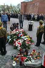 Pomordowanym w Katyniu hołd oddały liczne delegacje, wśród których nie zabrakło młodzieży.