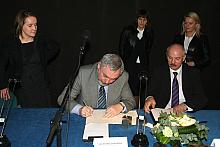 Prezydent i Marszałek podpisali porozumienie o zamianie nieruchomości pomiędzy Miastem Kraków i Województwem Małopolskim. 
Z ra