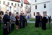 W uroczystości odsłonięcia tego niezwykłego dzieła wzięli udział: ksiądz kardynał Stanisław Dziwisz, Arcybiskup Metropolita Krak
