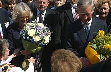 Zgodnie ze starą tradycją krakowskie kwiaciarki - przebrane na tę okazję w stroje ludowe - wręczyły Księciu i jego Małżonce buki