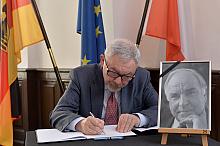 Wpis do księgi kondolencyjnej w związku ze śmiercią byłego Kanclerza Republiki Federalnej Niemiec, Helmuta Kohla