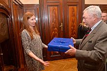 Spotkanie Prezydenta Miasta Krakowa z bohaterską Aleksandrą Nowicką, która uratowała tonącą w Wiśle kobietę