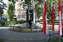 3 maja - złożenie kwiatów pod pomnikiem Tadeusza Rejtana
