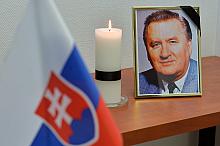Wpis w Księdze Kondolencyjnej w Konsulacie Generalnym w związku ze śmiercią Michala Kováča, pierwszego Prezydenta niezależnej Republiki Słowackiej